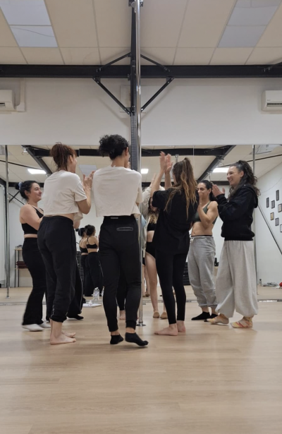 L'Atelier Sublime Caroline Cuny formation continue enseignante de pole dance pédagogie présence compétences émotionnelles relationnelles cognitives performance durable approche psychocorporelle l'envolée pole dance formation professionnelle