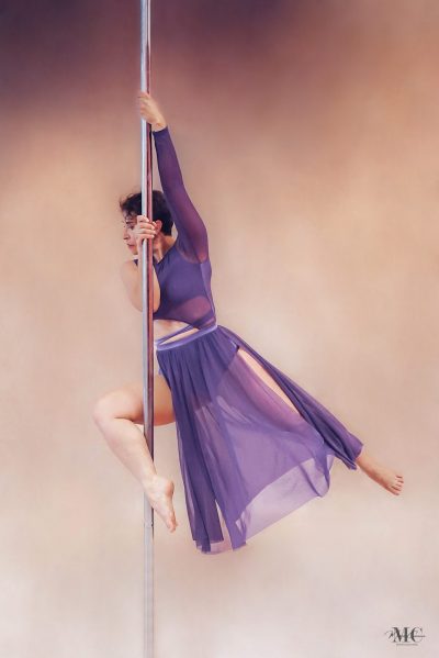 Pole dance et Pole-thérapie Caroline Cuny Psychothérapies brèves en Grésivaudan